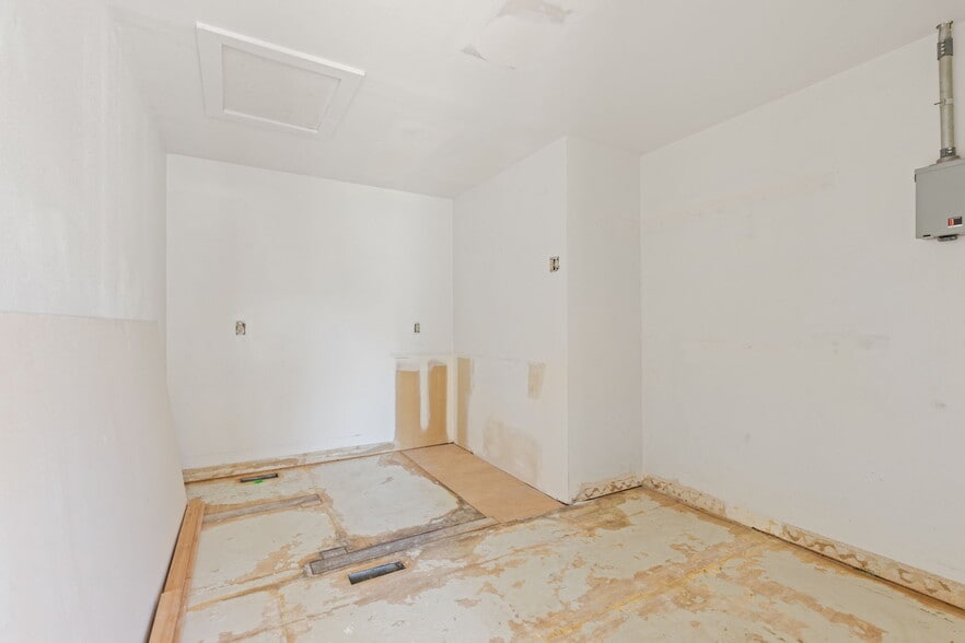 More Photos Of 20 3rd Ave, Longmont Medical For Sale