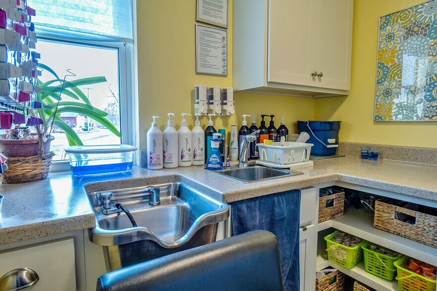 More Photos Of 6 Bush Park Ln, Penn Yan Office For Sale