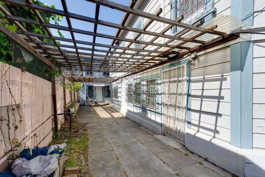 More Photos Of 1847-1849 6th Ave, Oakland Apartments For Sale