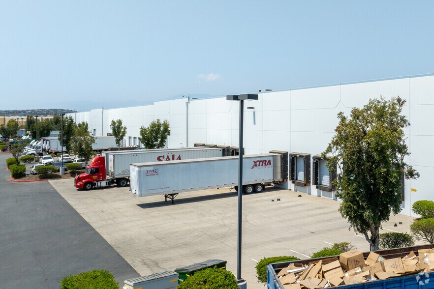 More Photos Of 1550 Magnolia Ave, Corona Warehouse For Lease