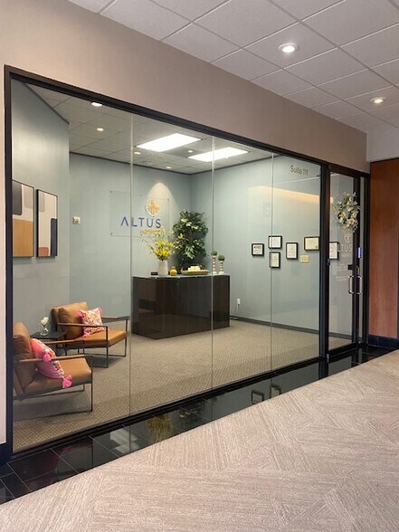 More Photos Of 2615 Calder Ave, Beaumont Office For Lease