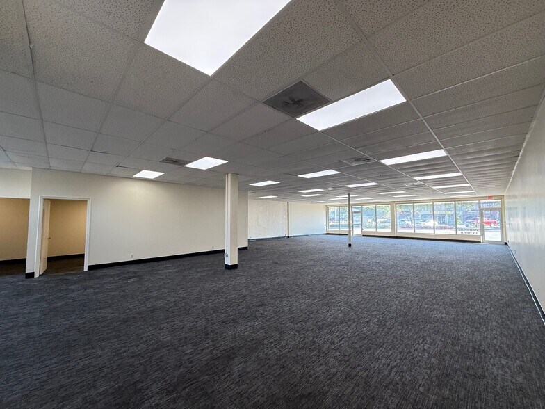 More Photos Of 4517-4525 Hollywood Blvd, Hollywood Storefront Retail Office For Lease