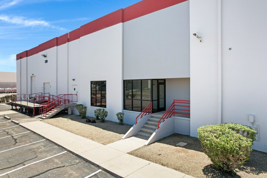More Photos Of 731 W Fairmont Dr, Tempe Warehouse For Lease