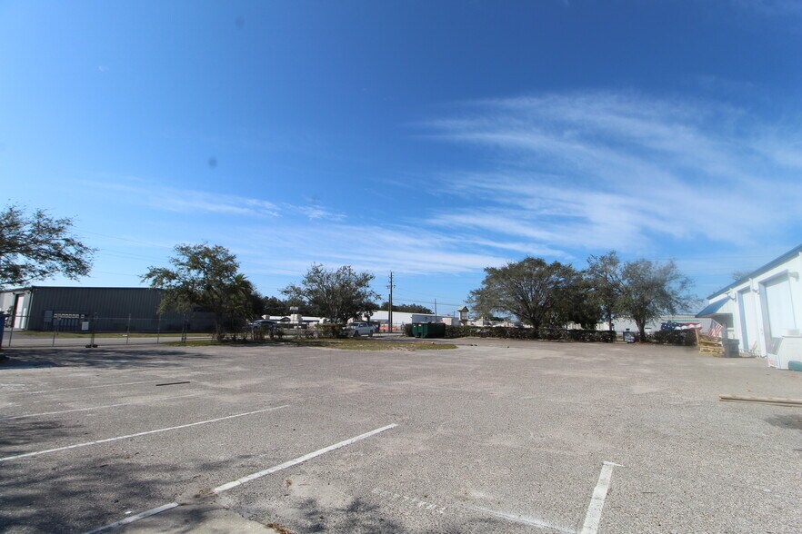 More Photos Of 1610 12th St E, Palmetto Service For Sale