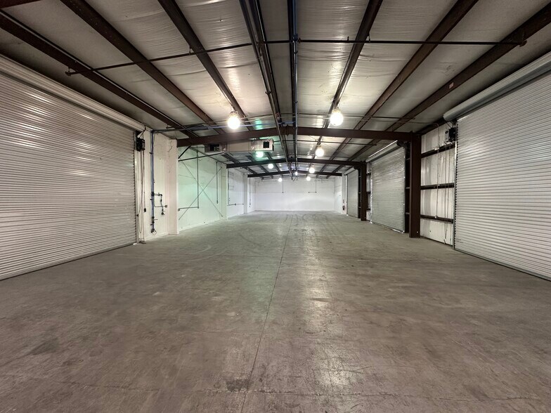 More Photos Of 4143 118th Ave N, Clearwater Warehouse For Lease