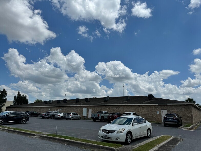 More Photos Of 1060 MacKintosh Dr, Brownsville Office For Sale