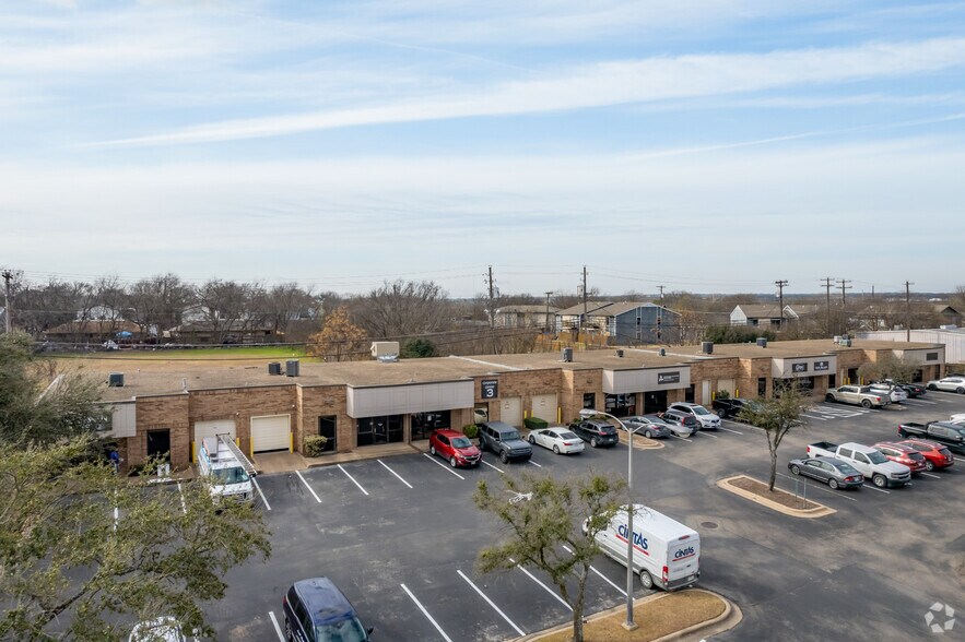 More Photos Of 8868 Research Blvd, Austin Flex For Lease