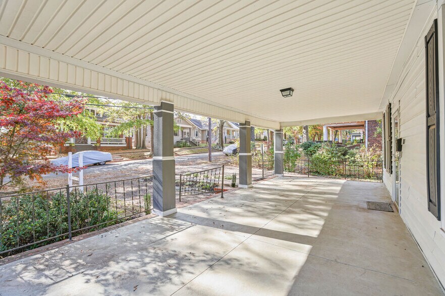More Photos Of 113 Whitsett St, Greenville Office For Sale