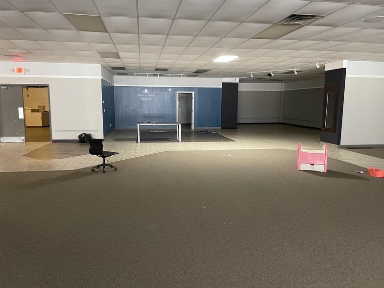 More Photos Of 160 Hampton St, McDonough Freestanding For Sale