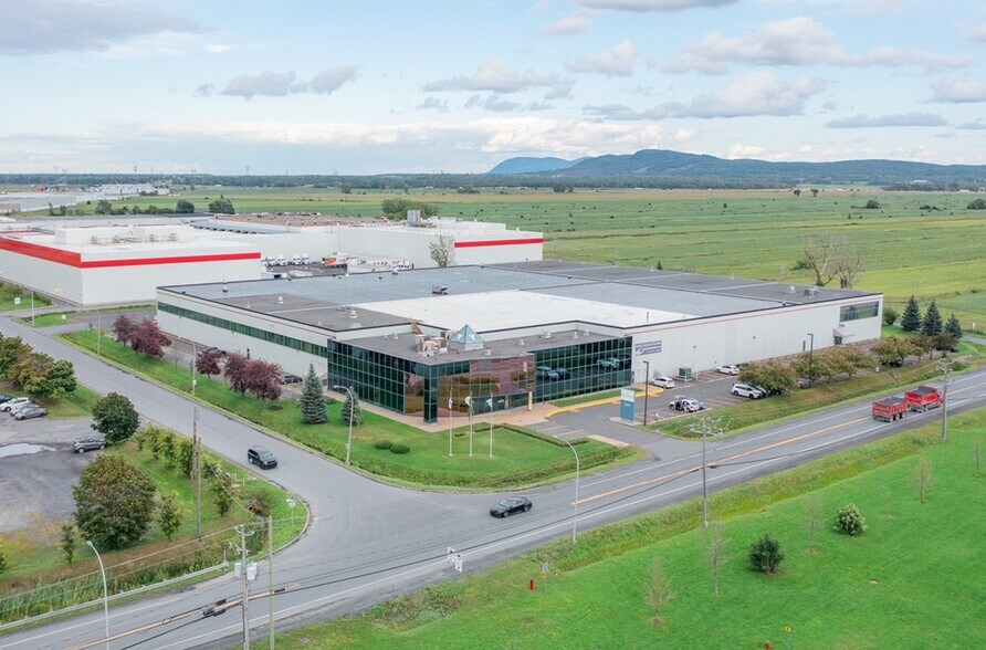 More Photos Of 1675 Boul de Montarville, Boucherville Warehouse For Lease