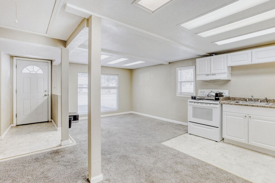 More Photos Of 2020 NE 102nd Ave, Portland Medical For Sale