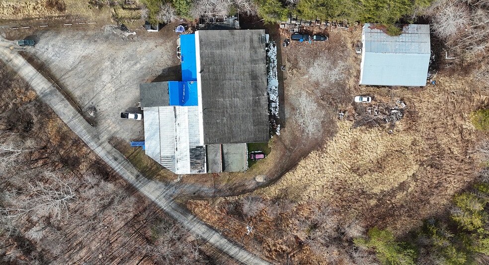 More Photos Of 41 Lakeside Dr, Farmville Warehouse For Sale