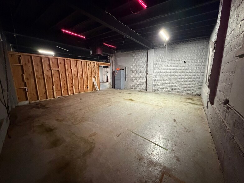 More Photos Of 1160 Homestead St, Baltimore Auto Repair For Lease