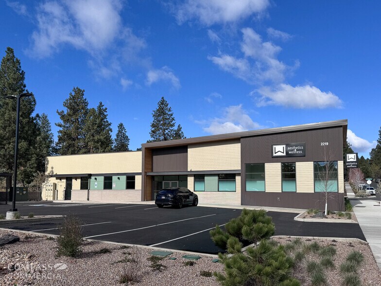 More Photos Of 2219 NW Labiche Ln, Bend Medical For Lease