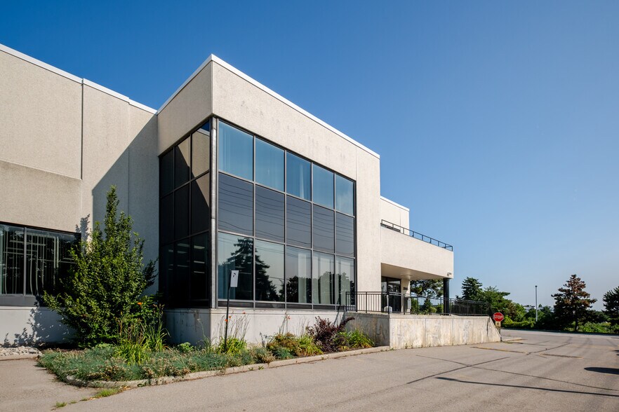 More Photos Of 2001-2045 Drew Rd, Mississauga Warehouse For Lease