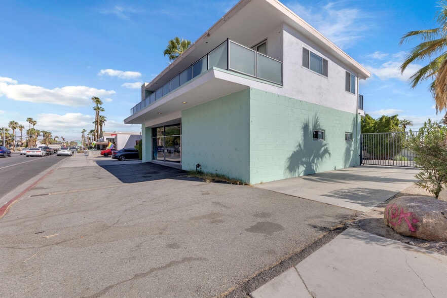 More Photos Of 560-562 S Indian Canyon Dr, Palm Springs Storefront Retail Residential For Lease