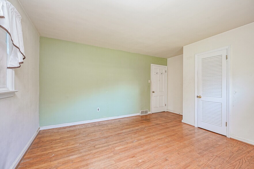 More Photos Of 73 Berlin Cross Keys Rd, Williamstown Specialty For Sale