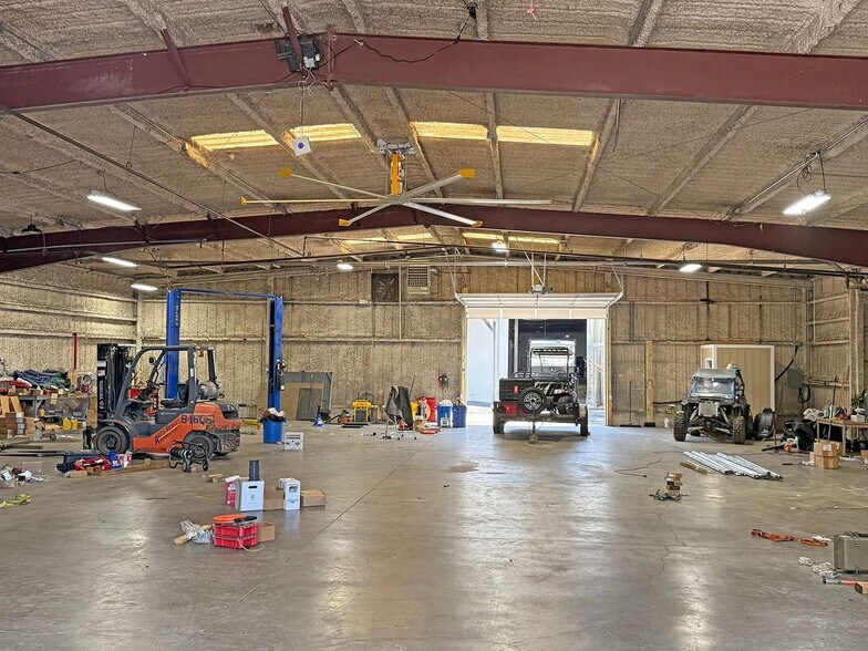 More Photos Of 60 Bells Ln, Junction City Warehouse For Lease