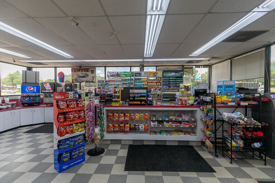 More Photos Of 3301 W Main St, Dothan Service Station For Sale