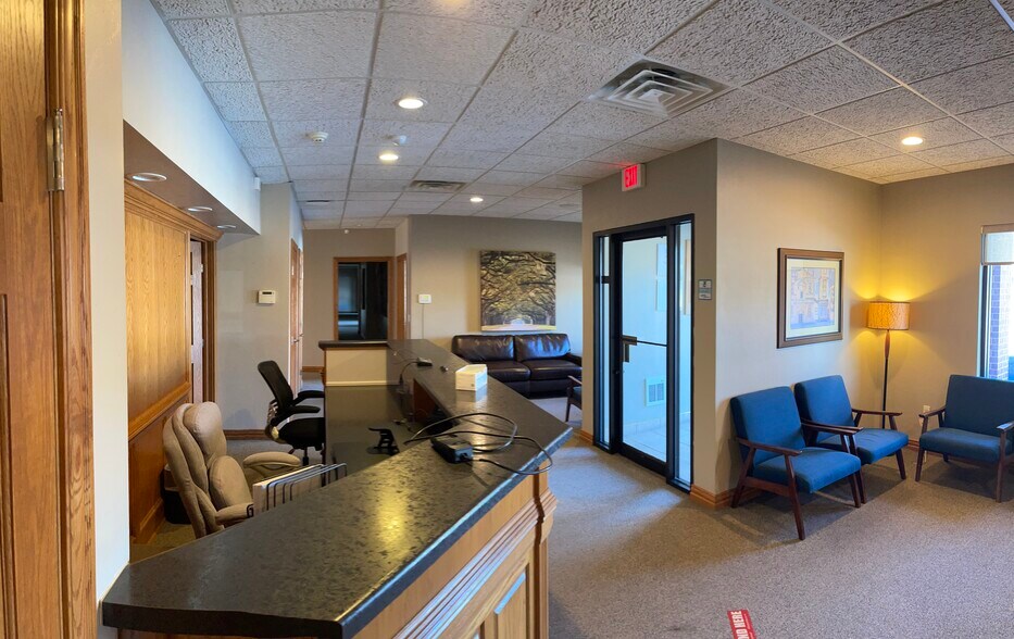 More Photos Of 2270 Holmgren Way, Green Bay Office For Lease