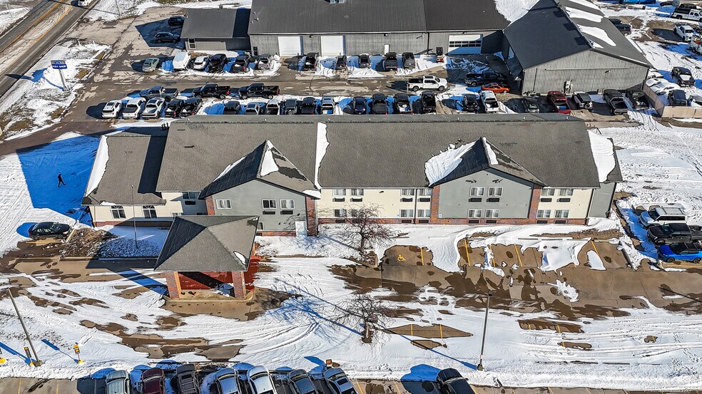 More Photos Of 630 W Main St, El Paso Hotel For Sale