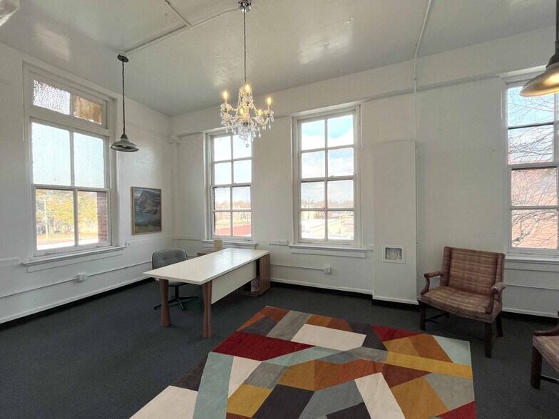 More Photos Of 1 55th Pl S, Birmingham Office For Lease