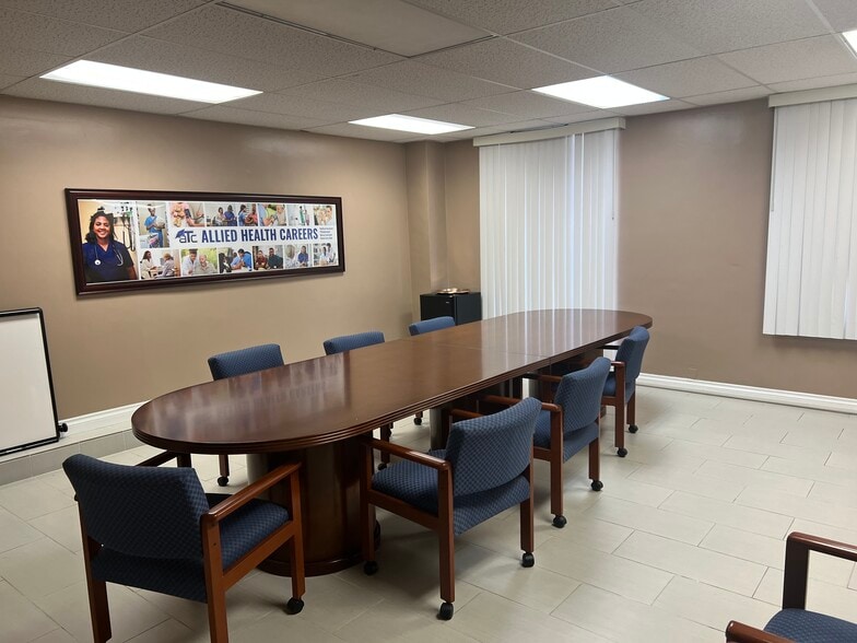 More Photos Of 1660-1670 Wilshire Blvd, Los Angeles Office For Sale
