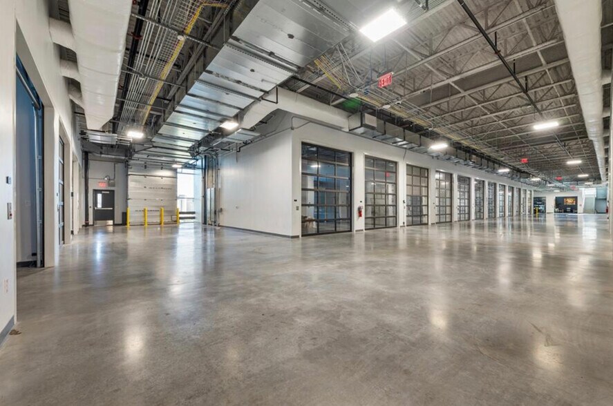 More Photos Of 4229 FM 620, Austin Showroom For Sale