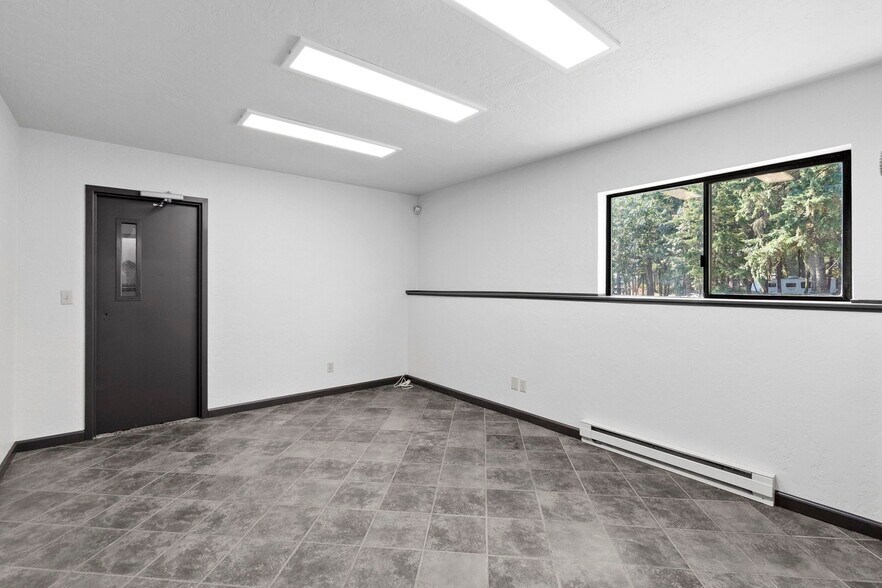 More Photos Of 21 Adonai Ct, Shelton Manufacturing For Sale