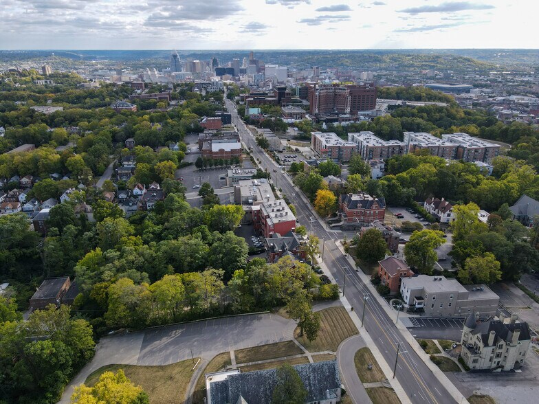 More Photos Of 2406 Auburn Ave, Cincinnati Office Residential For Sale