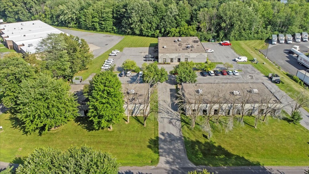 More Photos Of 200 Gateway Park Dr, Syracuse Warehouse For Lease