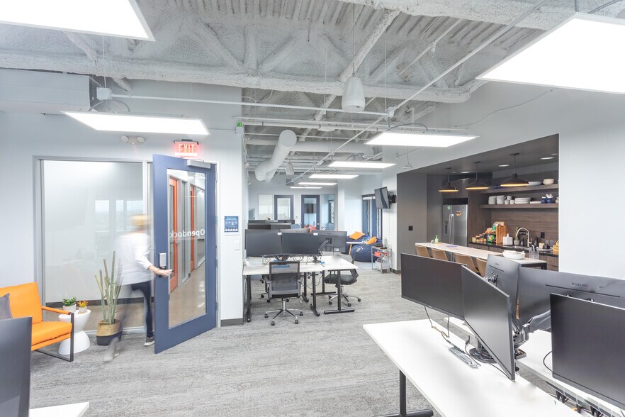 More Photos Of 2828 N Central Ave, Phoenix Loft Creative Space For Sale