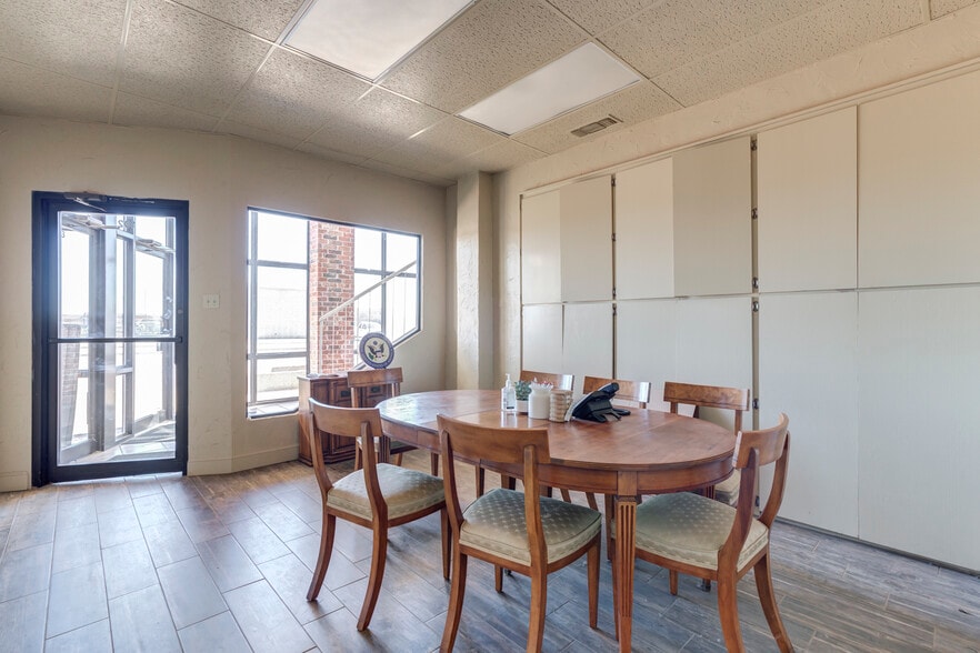 More Photos Of 1312 Texas Ave, Lubbock Office For Sale