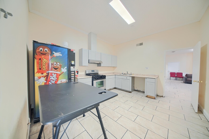 More Photos Of 33 E Magnolia St, Stockton Office For Lease