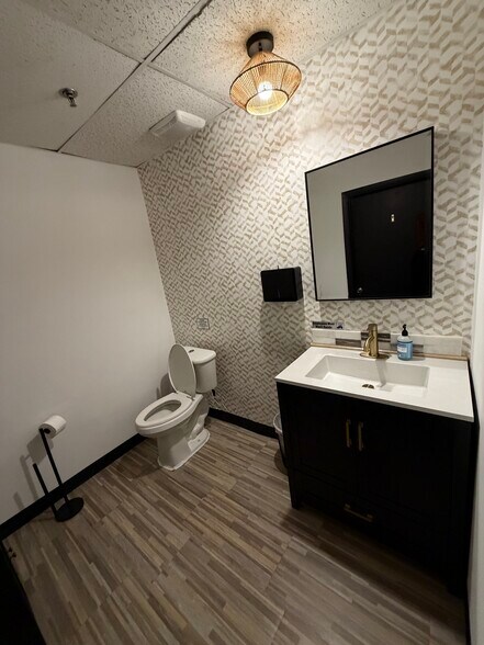 More Photos Of 28441 S Tamiami Trl, Bonita Springs General Retail For Lease