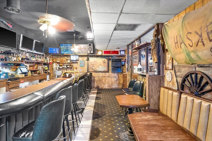 More Photos Of 2400 E 7th St, Long Beach Restaurant For Sale