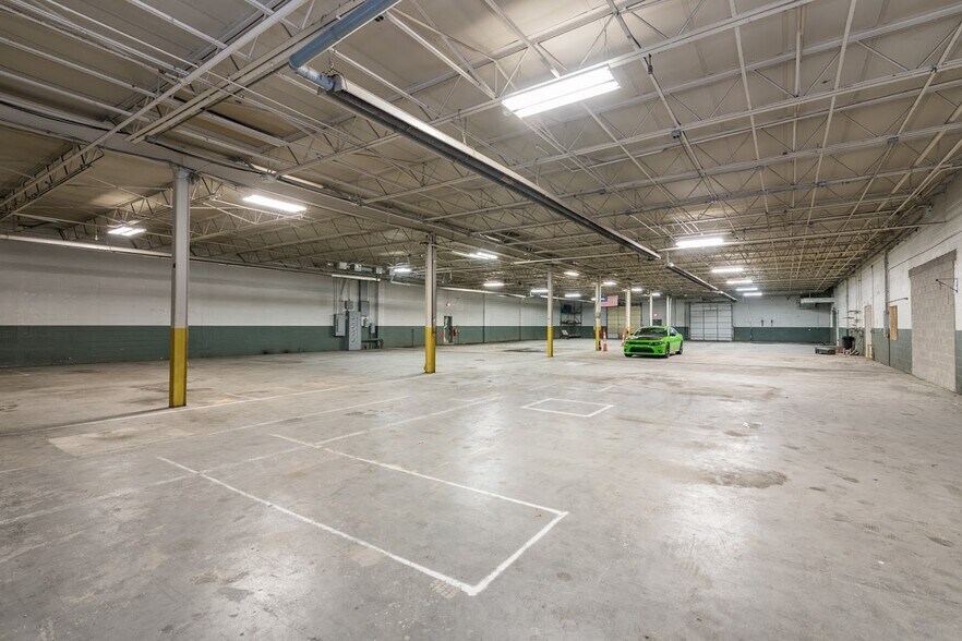 More Photos Of 25215 Glendale St, Redford Township Warehouse For Lease