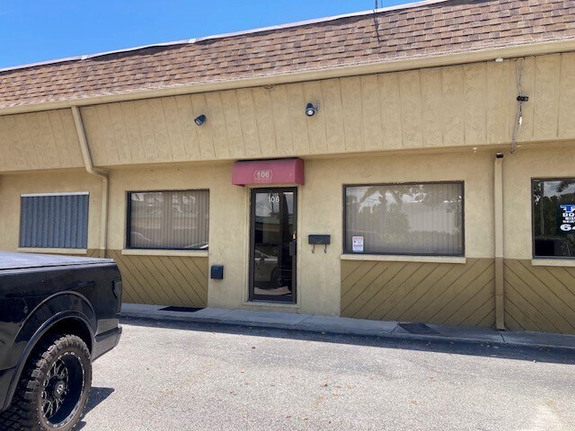 More Photos Of 960 Chalmer Dr, Marco Island Light Manufacturing For Sale