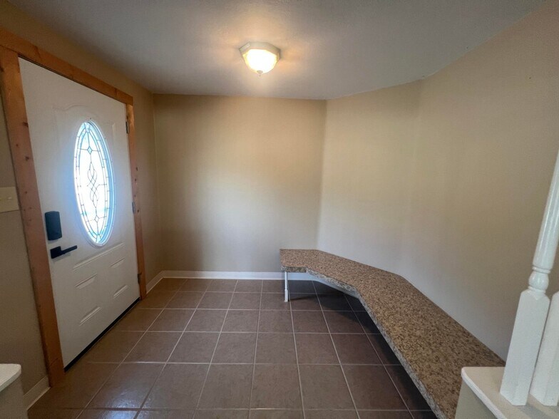 More Photos Of 380 S Main St, De Graff Light Manufacturing For Sale