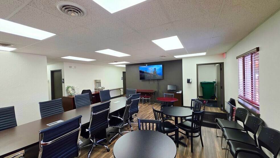 More Photos Of 3745 S Fremont Ave, Springfield Office Residential For Sale