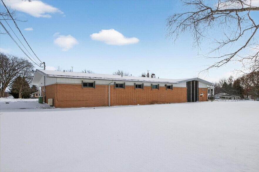 More Photos Of 820 N Pine River St, Ithaca Healthcare For Sale