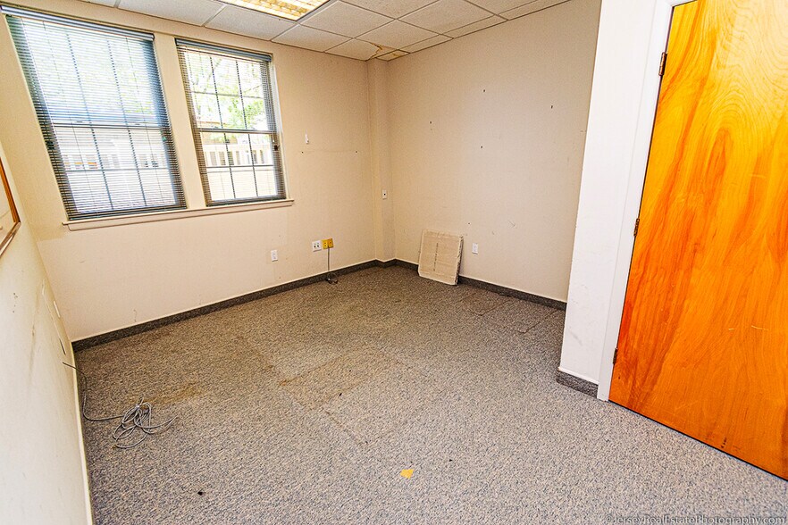 More Photos Of 110 Harbor Ln, Somers Point Medical For Sale