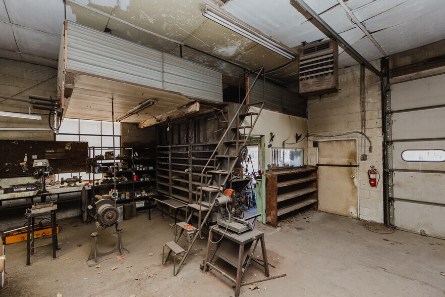 More Photos Of 410 N Commercial Ave, Sedgwick Storefront For Sale