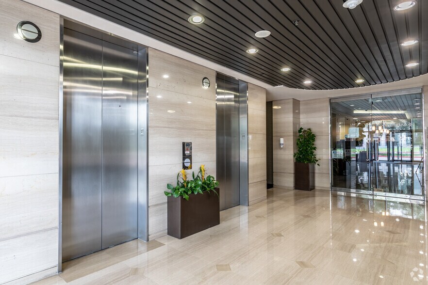 More Photos Of 10100 Reunion Pl, San Antonio Office For Sale