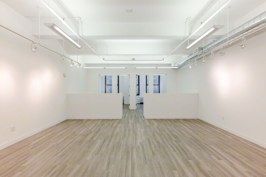 More Photos Of 525 Seventh Ave, New York Office For Lease