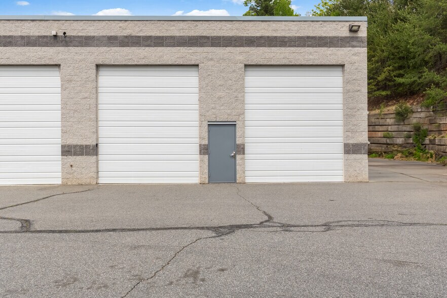 More Photos Of 295 Cayuga Dr, Mooresville Industrial For Sale