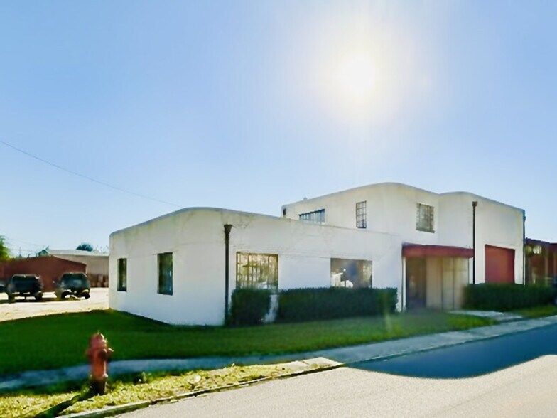 Primary Photo Of 1704 NW 6th St, Oklahoma City Manufacturing For Sale