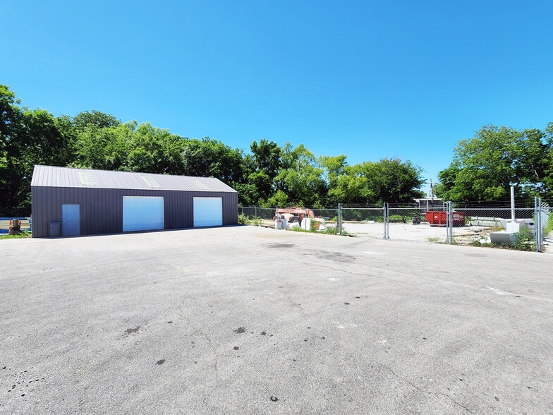More Photos Of 126 N Garnett Rd, Tulsa Unknown For Lease