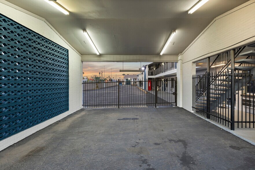 More Photos Of 4021 N 27th Ave, Phoenix Hotel For Sale