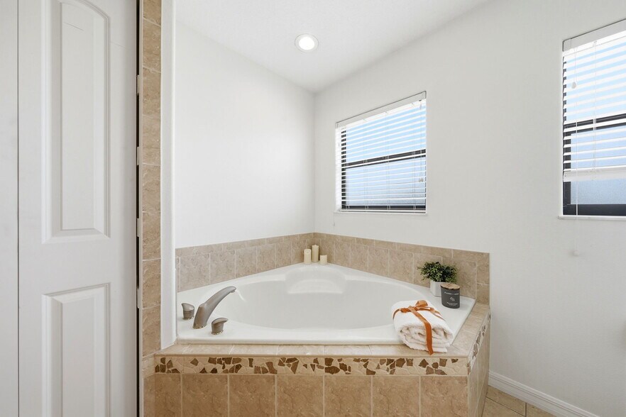 More Photos Of 14433 Lake Yale Rd, Umatilla Land For Sale
